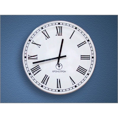 Вторичные стрелочные часы с римскими цифрами