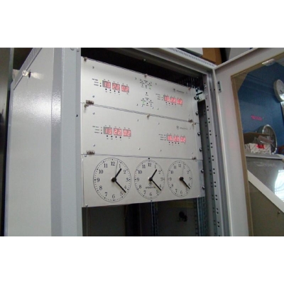 Первичные сдвоенные кварцевые цифровые часы в Rack-корпусе