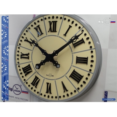 Классические уличные часы с серой обечайкой