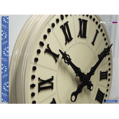 Классические уличные часы с бежевым корпусом SH10024