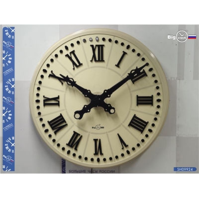 Классические уличные часы с бежевым корпусом